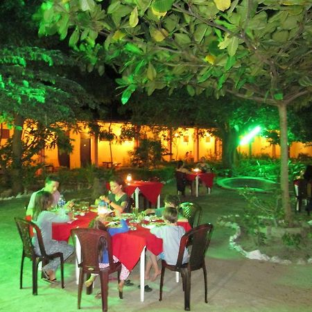 Shahira Hotel Nilaveli Exterior foto